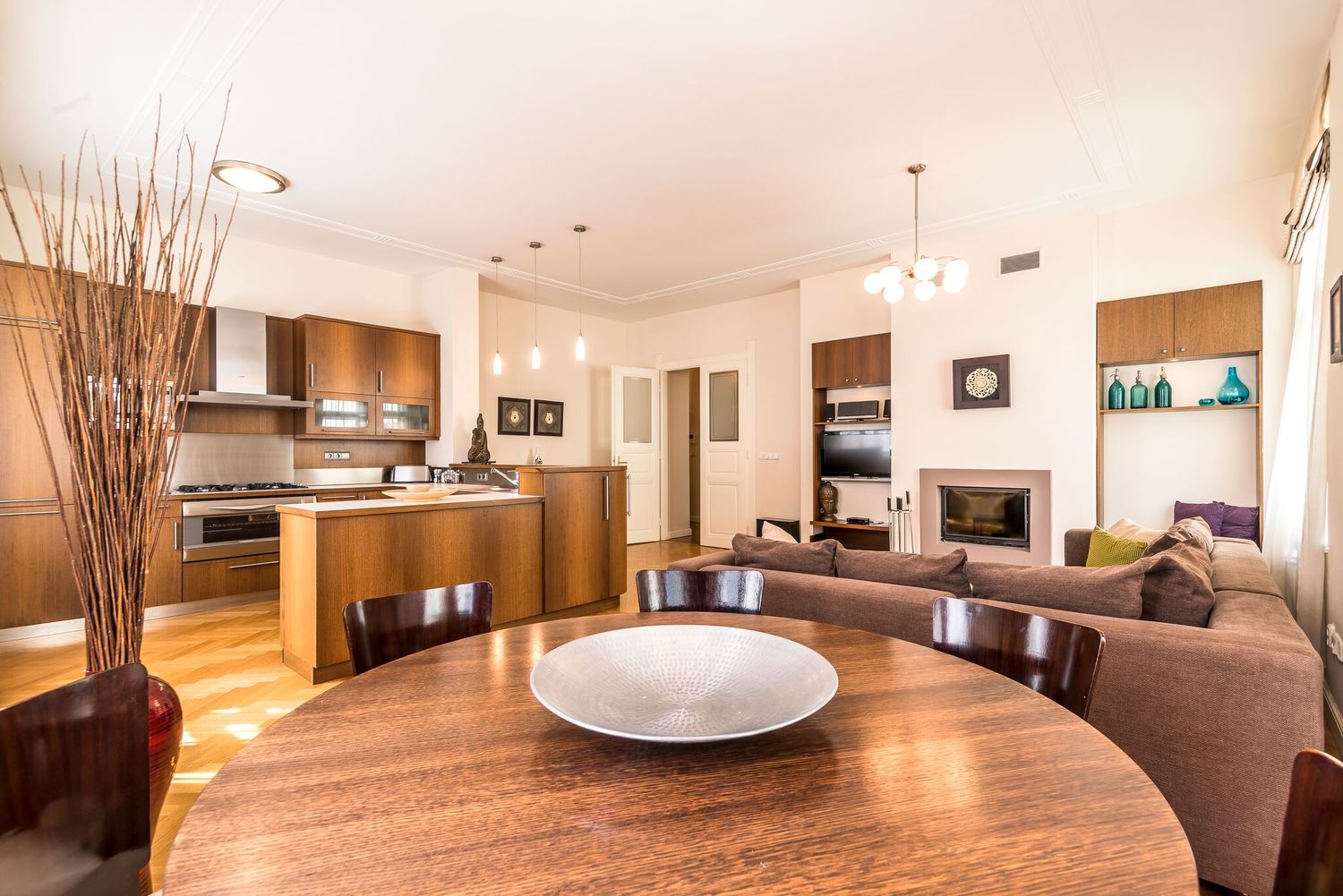 <span style="font-weight: bold;">MODERN APARTMENTS</span><br>