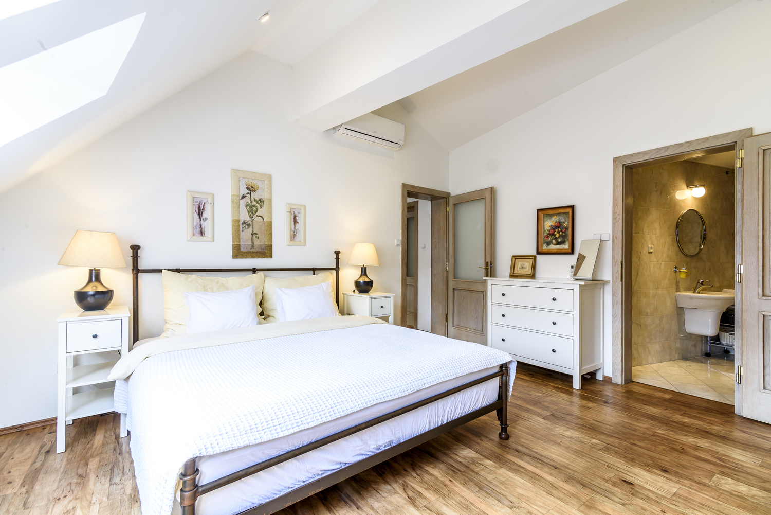 <span style="font-weight: bold;">LUXURY APARTMENTS </span><br>